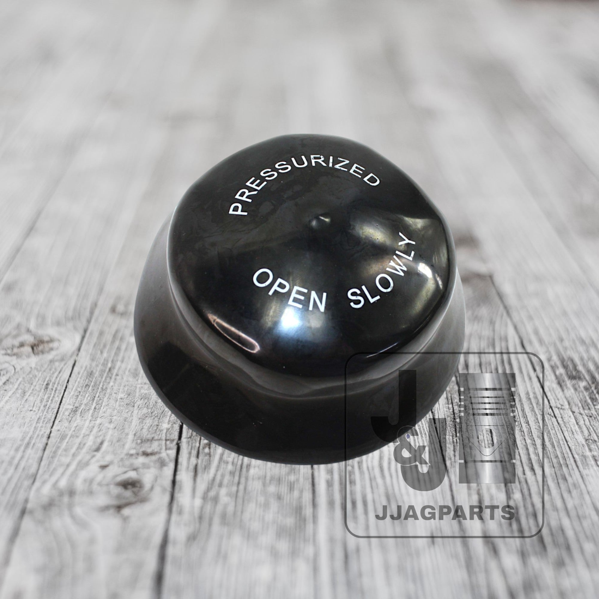 AR28482 Radiator Cap w/ Gasket (7 PSI) -Fits John Deere Tractor