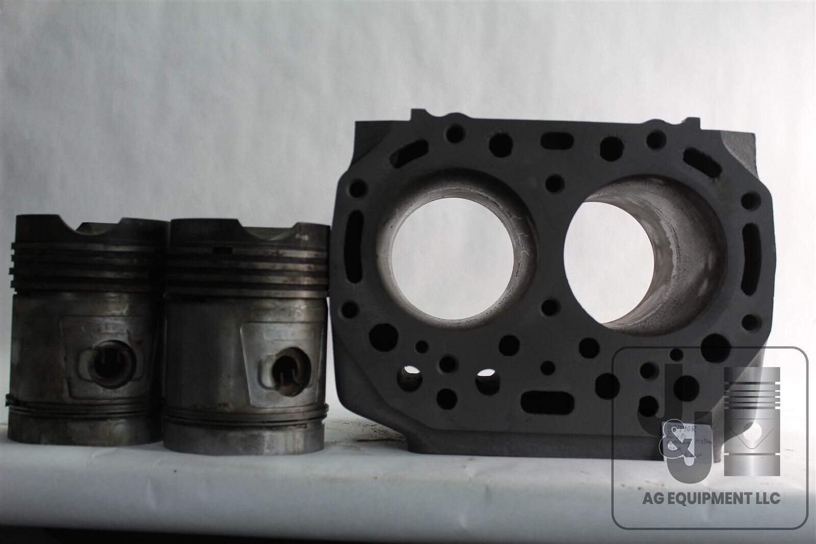 Remanufactured John Deere Engine Block B3740R with Complete Used Piston Pair