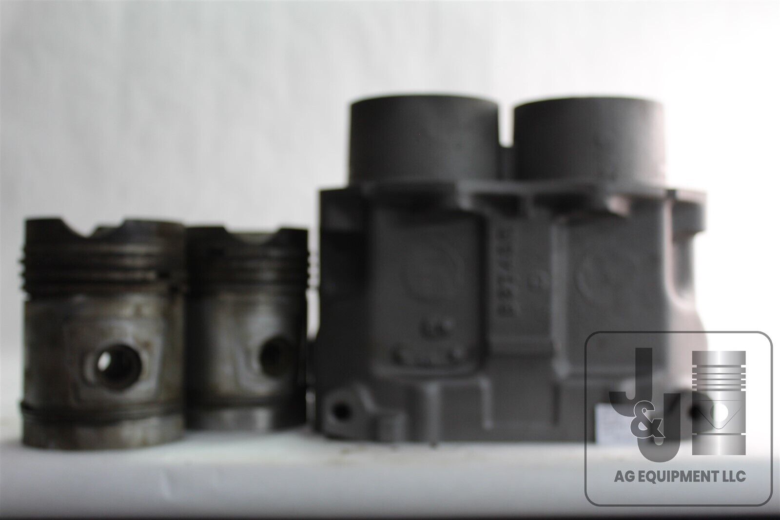 Remanufactured John Deere Engine Block B3740R with Complete Used Piston Pair