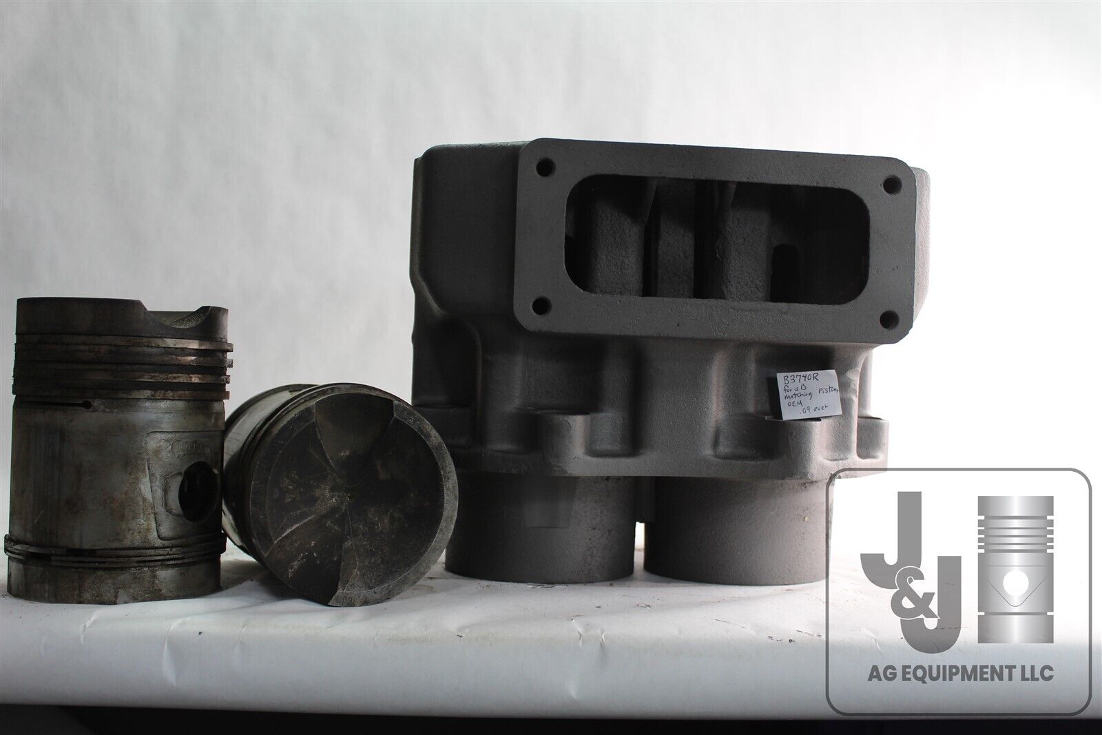 Remanufactured John Deere Engine Block B3740R with Complete Used Piston Pair