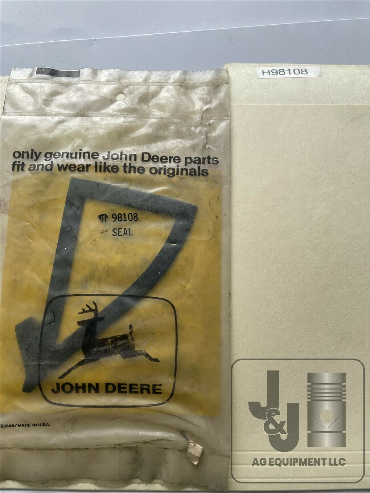 OEM John Deere Ashtray Seal H98108 3300 440 4420 6600 6602 7700 Combine